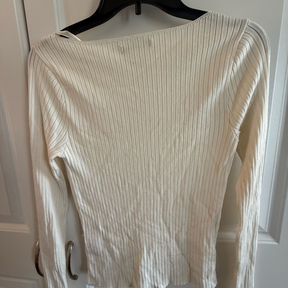 Abercrombie and Fitch size medium sweater - Picture 4 of 4